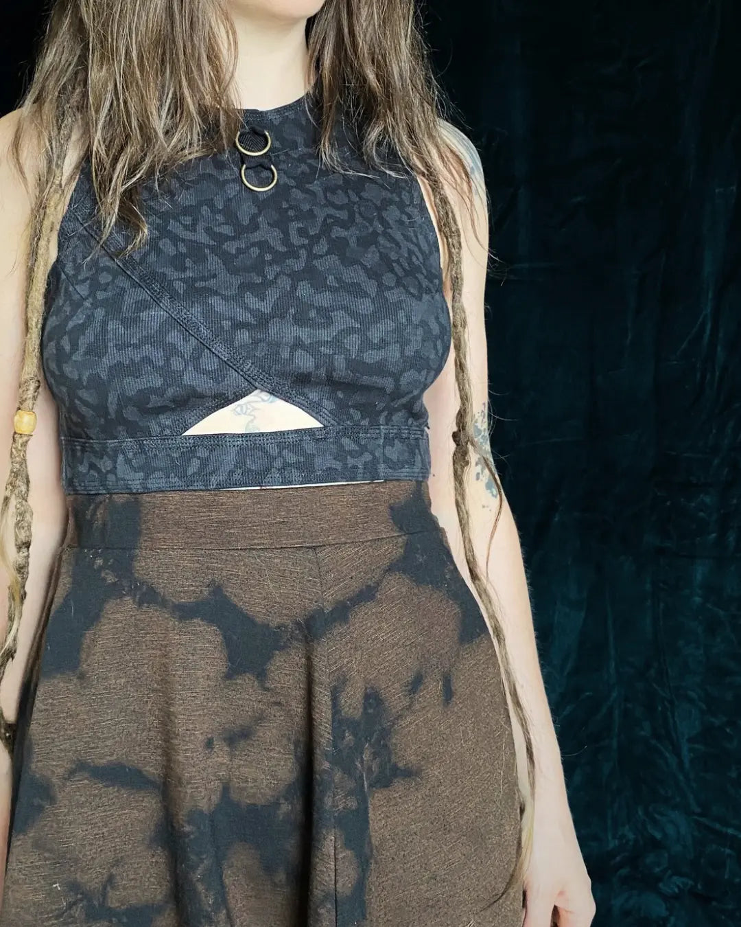 Cut-Out Crop Top mit Ringen