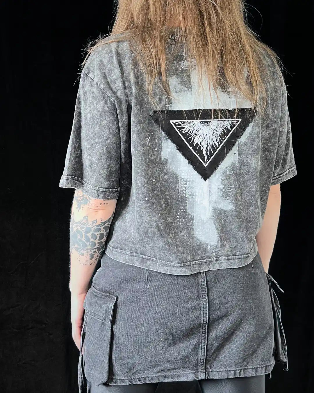 Painted Acid Tee • dark grey • flame • L