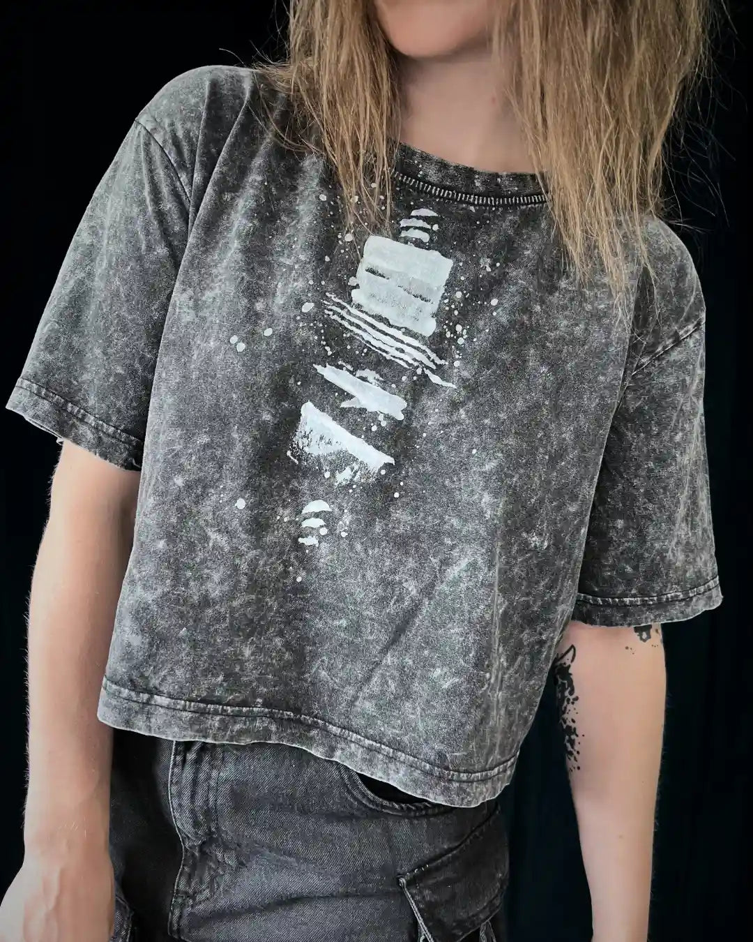 Painted Acid Tee • dark grey • flame • L